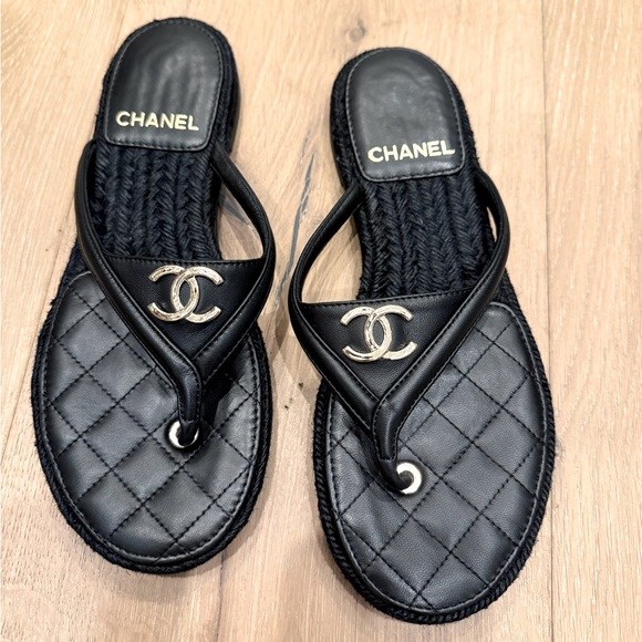 LAST CHANCE - NEW Chanel black sandals- size 40 - Picture 1 of 5